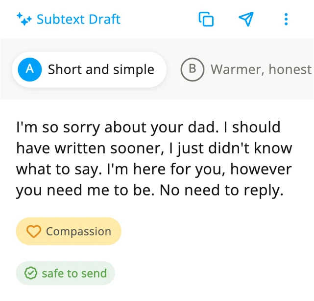 Die erste Version, die Subtext aus den Antworten schrieb, mit dem Label Short and simple, die mit „I’m so sorry about your dad“ beginnt und mit „No need to reply“ endet, mit dem Gefühlswort Compassion, markiert mit „kann so raus“
